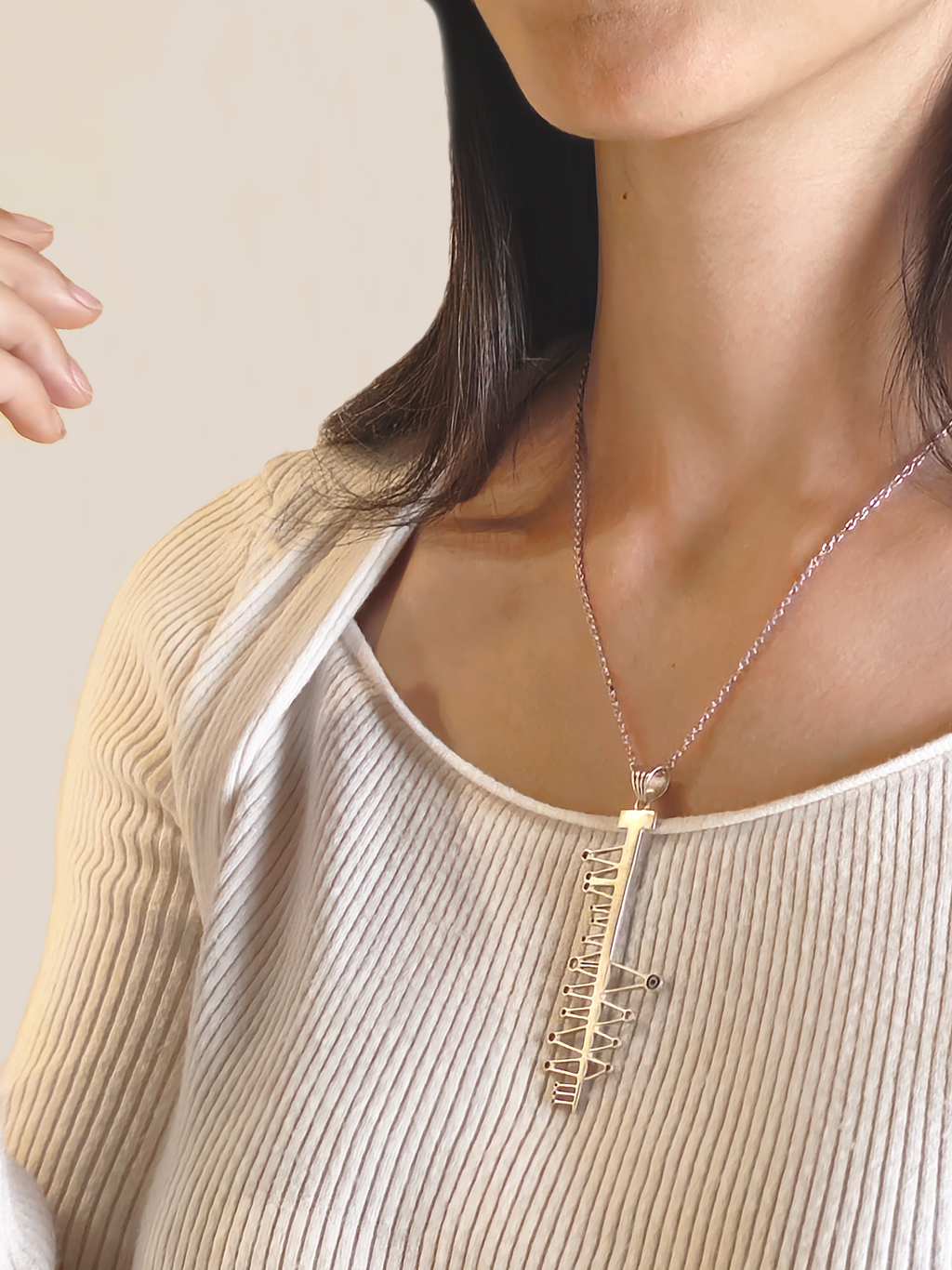 The Keyhole Spike Necklace design
