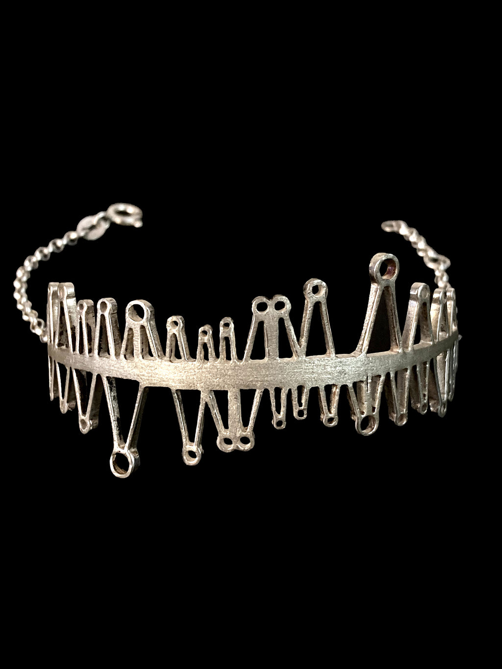 The Keyhole Bracelet detail