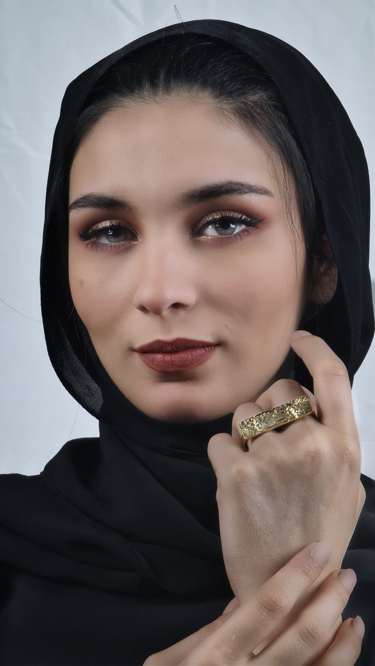 Mountains of Arabia Double Finger Ring